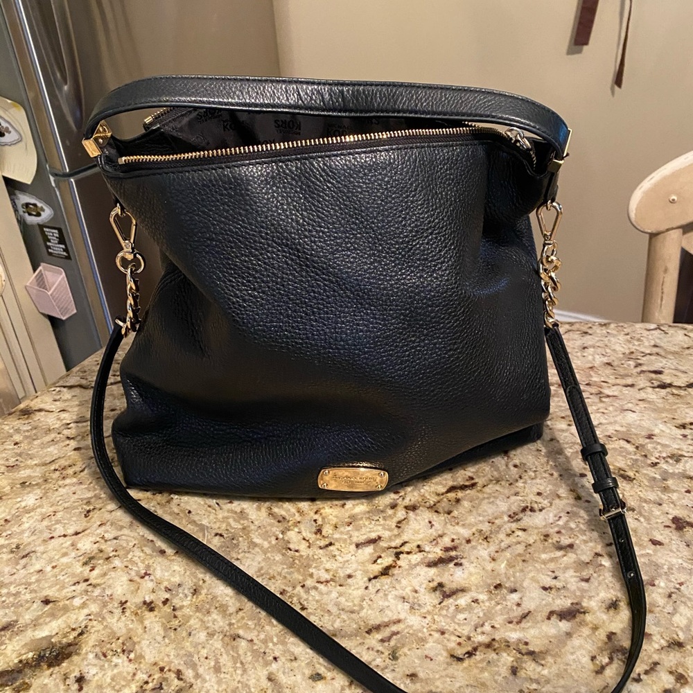 Michael Kors Crossbody or bucket bag